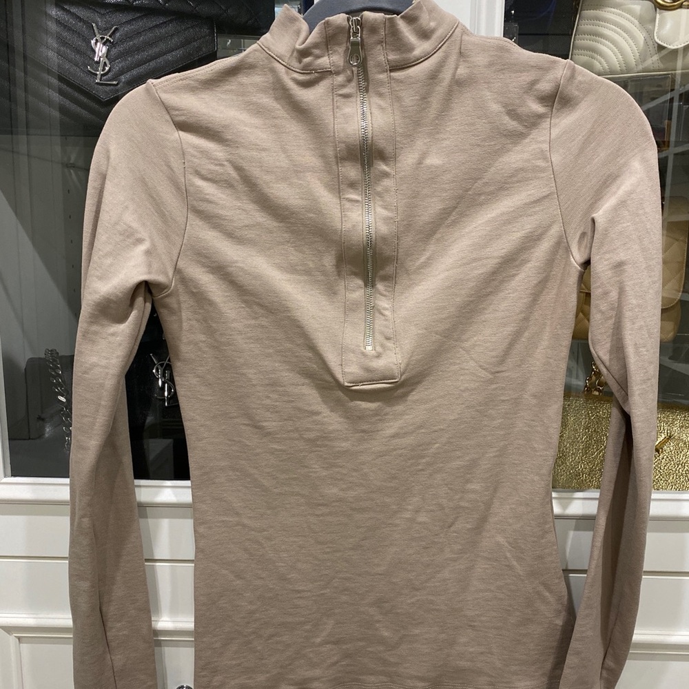 Donna Mizani Long Sleeve Cut Out Mock Neck Top - Picture 3 of 5